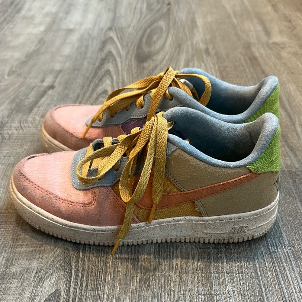 Kids Nike Sun Force Airs. Gently used. Size 5.5Y